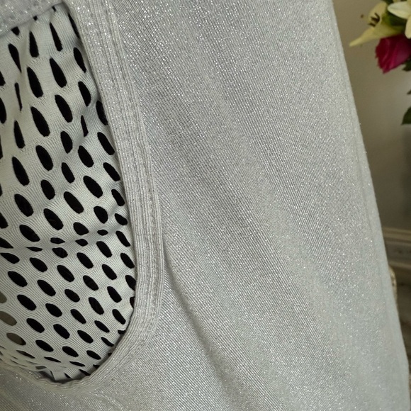 JoyLab Gray Fitted Sleeveless Tank Top - Picture 3 of 7